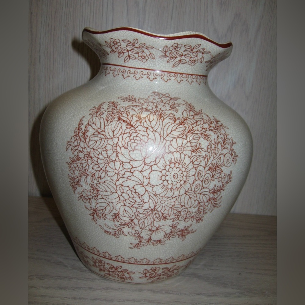 Vase Red Flowers and Leaves Ruffle Rim Lace Decor 9” High AAF Aldik